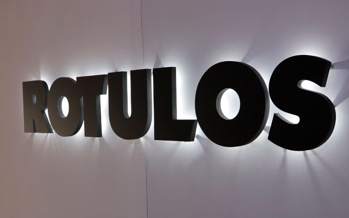 LETRERO 3D DE ACRÍLICO CON LUZ RETROILUMINADA